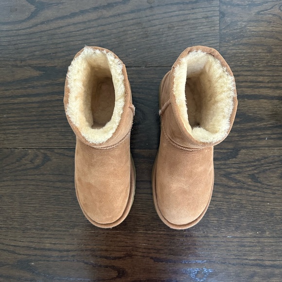 Ugg woman’s classic boot mini II size 8 - Picture 3 of 11